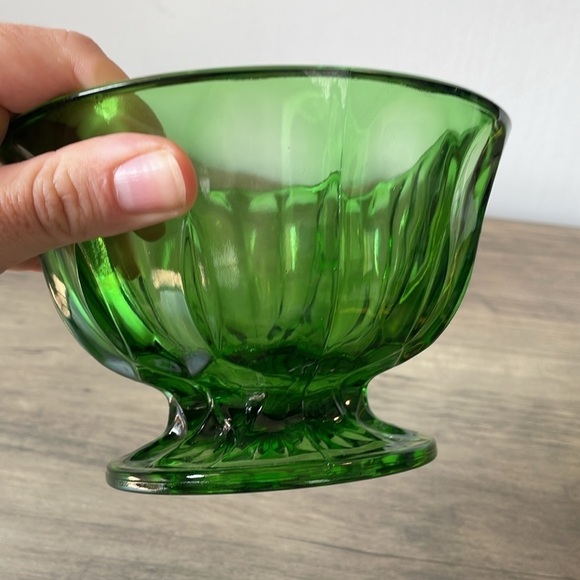 Vintage green glass bowl - Picture 4 of 6